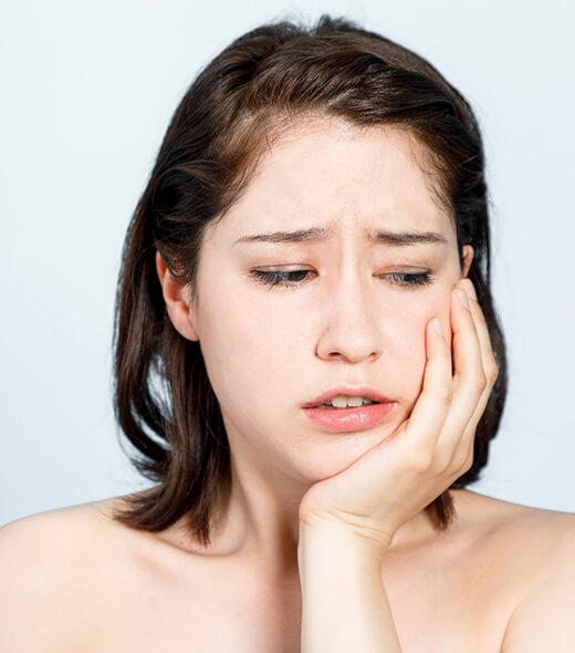 Woman in pain needing an emergency dentist in Lubbock